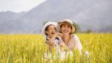 Hoa hậu Hà Kiều Anh đưa 3 con đi khám phá cảnh 'mùa vàng' ở Mù Cang Chải