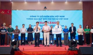 Gần 70.000 hộp sữa được trao tặng trẻ em khó khăn
