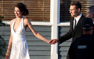 Jack Antonoff và Margaret Qualley: Từ chuyện tình kín kẽ đến hôn lễ toàn sao