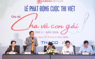 MC Chiến Thắng dẫn chương trình Lễ trao giải Cha và con gái