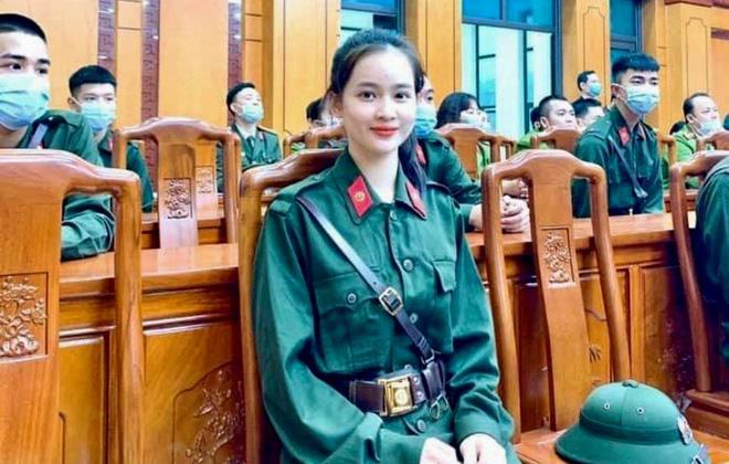 Nữ tân binh Yên Bái lên đường nhập ngũ, nhan sắc thu hút mọi ánh nhìn