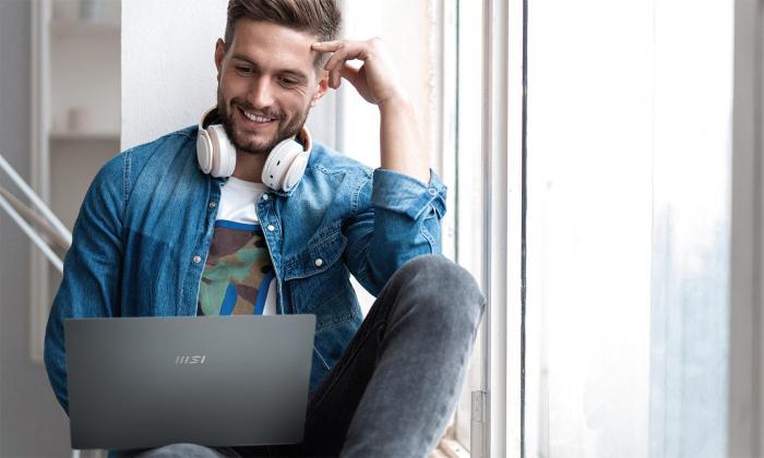 Những mẫu laptop mạnh mẽ, giá cực tốt, đáng mua cho sinh viên đầu năm 2022